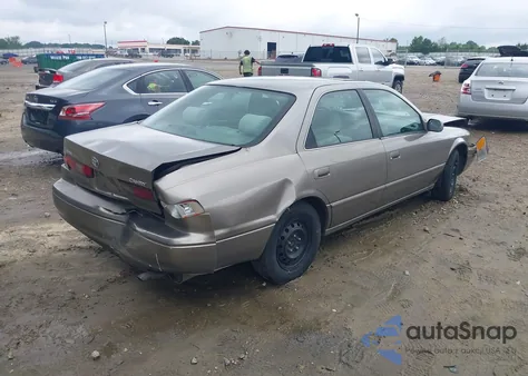 1998 Toyota Camry Le z USA, uszkodzony, nr VIN 4T1BG22K1WU314171